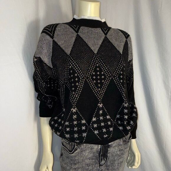 Vintage 1980s–1990s Black & Gray Argyle Knit Sweater - Picture 2 of 8